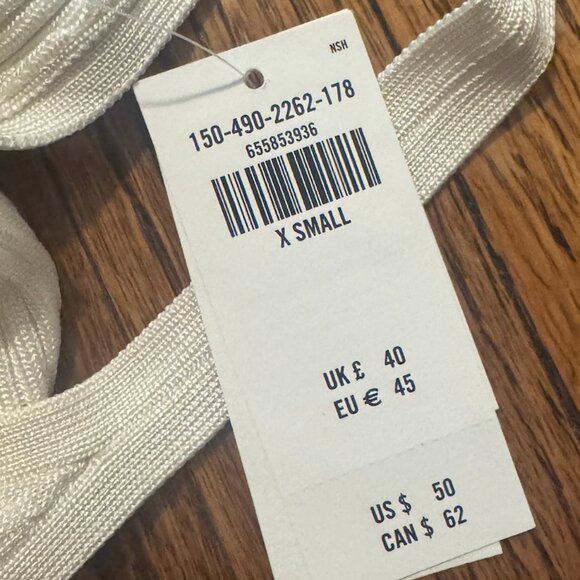 Abercrombie Women's Glossy V-Neck Sweater Tank - Picture 4 of 4